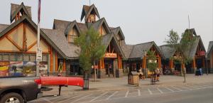 [No.003: Canada] Learn English while traveling the world - Majestic Canadian Rockies