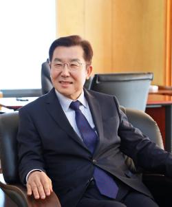 Digital Education for Future Generations: Communicating with Regions and the World