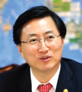 A Green and Intelligent Paradigm for the Auto Industry