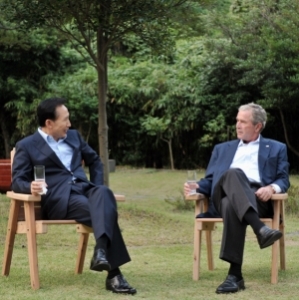 Lee, Bush Meet in Jeju